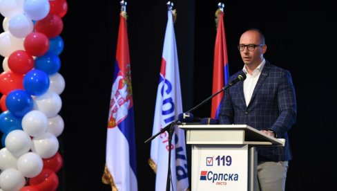 Simić: Srbi nikad nisu klicali i dizali spomenike Brankovoćima, ali Obilićima jesu!