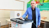 ВЕЛИКЕ ГУЖВЕ НА КИМ ОД РАНЕ ЗОРЕ: Гласао Златан Елек, Срби масовно кренули на биралишта у Косовској Митровици