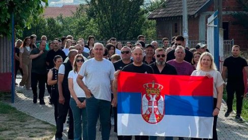 SRBI IZ KORETIŠTA SA TROBOJKOM NA GLASANJE: Kosovsko pomorovavlje složno za sveto KiM, za Srbiju (FOTO)
