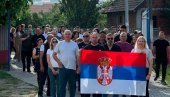 SRBI IZ KORETIŠTA SA TROBOJKOM NA GLASANJE: Kosovsko pomorovavlje složno za sveto KiM, za Srbiju (FOTO)
