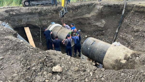 РЕШЕЊЕ ЗА РЗАВ ЗАМЕНА ЦЕВОВОДА И ПОСКУПЉЕЊЕ: Мештани града на Морави суочавају се са свакодневним проблемима због квара на водосистему