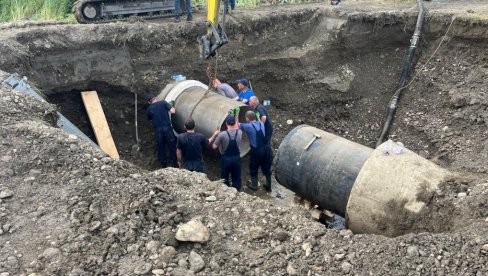 REŠENJE ZA RZAV ZAMENA CEVOVODA I POSKUPLJENJE: Meštani grada na Moravi suočavaju se sa svakodnevnim problemima zbog kvara na vodosistemu