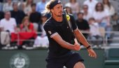 SAN POSTAO STVARNOST: Zverev ushićeno podigao i poljubio Kup musketara!