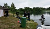 ŠLJUNKARA SPREMNA ZA KUPAČE: Belocrkvanski ronioci iz vode izvadili oko 100 kilograma smeća (FOTO)