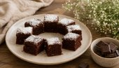 ČOKOLADNE KOCKE SA KOKOSOM: Starinski kolač koji nestaje za tren