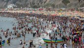 U OVU ZEMLJU UMESTO ZIME STIGLO LETO: LJudi pohrlili na plaže, sprema se i potencijalna katastrofa