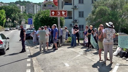 BIVŠI RADNICI VEKTRA BOKE TRAŽE  PRAVDU: U fokusu ponovo sporna prodaja hotela Igalo