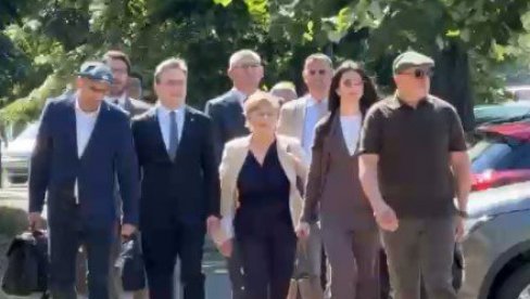 SELAKOVIĆ STIGAO U SPECIJALNI SUD: Građani došli da pruže podršku ministru - nastavlja se suđenje u slučaju Generalštab (VIDEO)