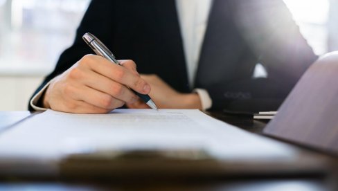 ОСТАЋЕТЕ БЕЗ ХИЉАДА ЕВРА: Ево како један потпис једе баш новац