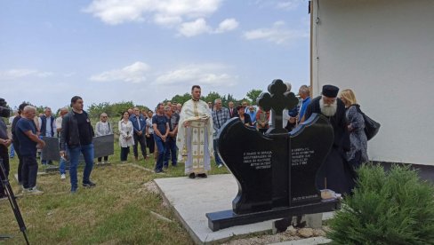 СЕСТРЕ СИЛОВАНЕ И МАСАКРИРАНЕ: У селу Чемерно код Илијаша служен парастос за 30 зверски убијених српских цивила