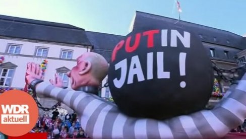 ВРЕЂАО ПУТИНА И РУСИЈУ, ПА ЗАВРШИО ИЗА РЕШЕТАКА: Немачком сатиричару потврђена казна од 8,5 година затвора (ВИДЕО)