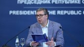 ВЕЋЕ ПЕНЗИЈЕ, ЈЕФТИНИЈИ ЛЕКОВИ И УЛАГАЊА У ЗДРАВСТВО ШИРОМ СРБИЈЕ Аналитичари: Вучићев нови пакет мера доноси бољи живот свим грађанима