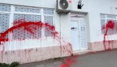 ВАНДАЛСКИ НАПАД НА СТРАНАЧКЕ ПРОСТОРИЈЕ Огласио се ОО СНС Сурчин: Насиље и мржња никад неће победити пристојну Србију (ФОТО/ВИДЕО)