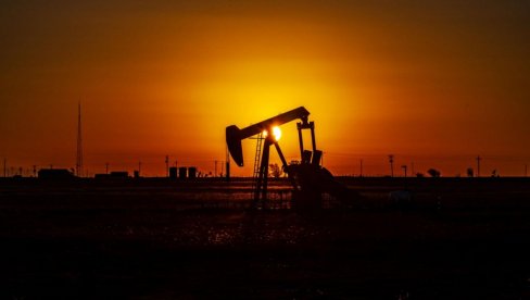СВЕ ОЧИ УПРЕТ У САД И ИРАН: Цене нафте пале, али даље се чекају кључне вести