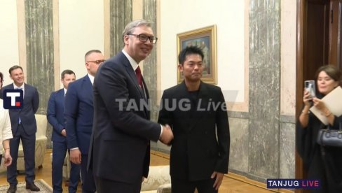 VUČIĆ SA LIN DANOM: Predsednik ugostio najvećeg badminton igrača svih vremena (VIDEO)