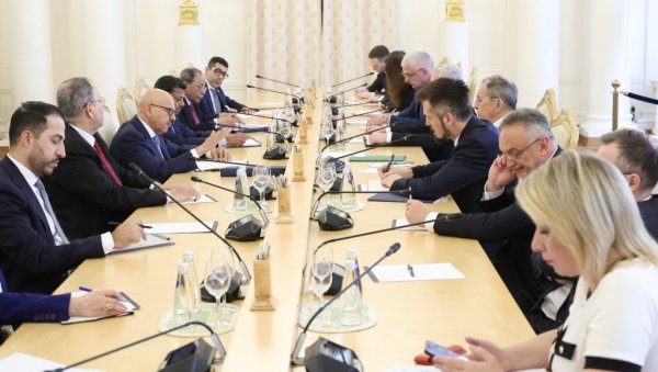 ИЗНЕЛИ СМО ОЦЕНЕ ЊИХОВЕ ДЕСТРУКТИВНЕ ПОЛИТИКЕ ОКО УКРАЈИНЕ Москва се огласила након састанка са амбасадорима евротројке