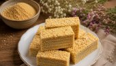 КОЛАЧ СА МЕДЕНИМ КОРИЦАМА И ПЛАЗМОМ: Брзо, лако и неодољиво