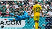 PRENOS, MEKSIKO - JUŽNA AFRIKA: Kakav meč, gol, stativa, crveni karton, svega ima