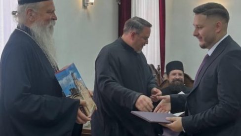 СВЕЧАНОСТ У ПРИЗРЕНСКОЈ БОГОСЛОВИЈИ: Уручене дипломе свршеним богословима