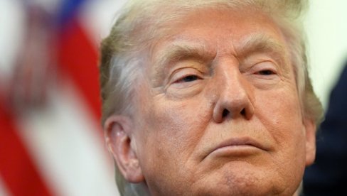 САМО ДА ТРАМПУ БУДЕ ПО ВОЉИ: Амерички председник дочекан као краљ у Евијану
