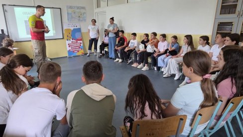 SPREMNIJI ZA IZAZOVE PRIRODE: Edukcija osnovaca gledićkog kraja o vanrednim situacijama (FOTO)