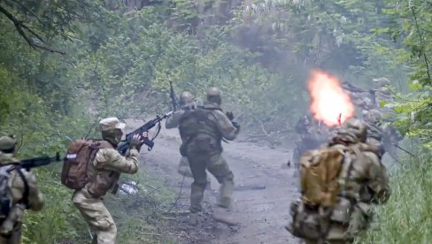 БЕЗ ЗАРОБЉЕНИКА, БЕЗ МИЛОСТИ Руси чисте Константиновку од преосталих Украјинаца, огласило се Министарство одбране