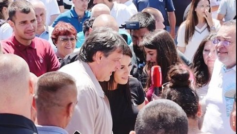 МИНИСТРИ У ВЕЛИКОМ ШИЉЕГОВЦУ: Више је нас који волимо Србију, нема стајања победићемо их радом (ВИДЕО)