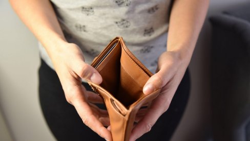OPASNA PREVARA KRUŽI SRBIJOM: Prazni novčanik jednom porukom - Cifra da se zavrti u glavi!