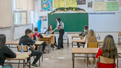 OVO SU REŠENJA TESTA IZ SRPSKOG JEZIKA: Završen prvi dan male mature (FOTO)