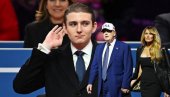 НЕПРЕПОЗНАТЉИВ: Трампов син после дужег времена у јавности - драстично променио изглед (Фото)
