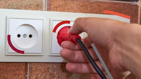 SELO DRAŽEVAC KOD OBRENOVCA DANAS BEZ STRUJE: Radovi na elektro mreži