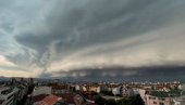 ПОГЛЕДАЈТЕ КАКО ЈЕ ИЗГЛЕДАЛА СУПЕРЋЕЛИЈСКА ОЛУЈА: Невероватан снимак невремена изнад Новог Сада (ВИДЕО)