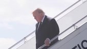 PUČE BRUKA! Donald Tramp se crveni od stida
