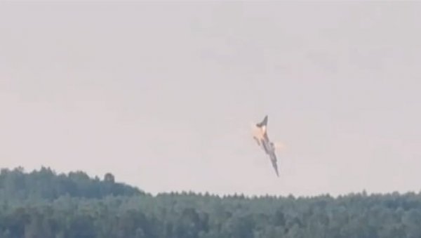 ПОГЛЕДАЈТЕ - Стравичан снимак пада руског бомбардера Ту-22М3 у Сибиру (ВИДЕО)