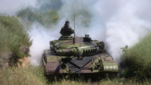 ГРМИ СРПСКИ ОКЛОП: У току редовна обука тенкиста Војске Србије на полигону код Ниша (ФОТО/ВИДЕО)