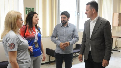DO MEDALJA UZ SNAGU VOLJE: Uspesi kraljevačkih slabovidih kuglašica Zorice Milićević i Svetlane Radović