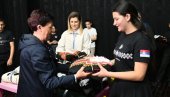 SVILAJNAC  DONIRAO NARODNE NOŠNJE: Poklon lokalnim kulturno-umetničkim društvima