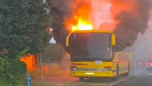 PLANUO AUTOBUS NASRED PUTA: Sekunde delile vozača od tragedije (FOTO/VIDEO)