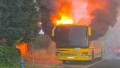 PLANUO AUTOBUS NASRED PUTA: Sekunde delile vozača od tragedije (FOTO/VIDEO)