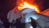 AVION PAO NASRED AUTO-PUTA I IZGOREO: Putnici iskakali kroz prozore - ima mrtvih (VIDEO)