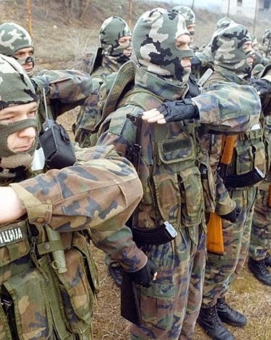 НА ТАЈНИМ ОПТУЖНИЦАМА 200 СРПСКИХ ПОЛИЦАЈАЦА Новости сазнају: Власт у Приштини одлучна да се не заустави само на Рачку 2