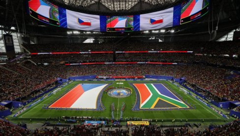 ЈЕДВА ЈЕ ЖИВУ ГЛАВУ ИЗВУКАО! Хит Сцене са светског првенства, носач заставе се једва спасао (ВИДЕО)
