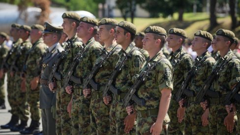 ВОЈНИ РОК МЕЊА СТРАТЕГИЈУ СРБИЈЕ: Вучић најавио развој градова кроз војску - Не иде све у Београд и Нови Сад