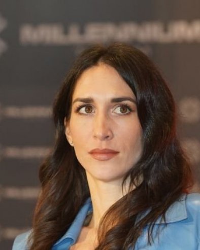 ЈЕЛИСАВЕТА ОРАШАНИН ВРАТИЛА ДЕВОЈАЧКО ПРЕЗИМЕ: Глумица потврдила развод од Теодосића