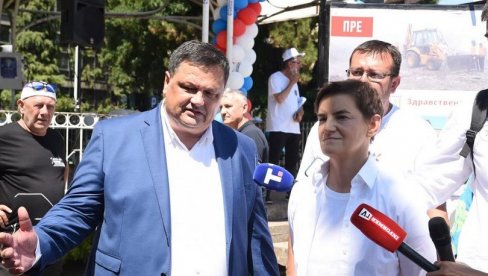 BRNABIĆ IZ ZEMUNA SA NARODOM: Hteli su da izazovu građanski rat, ali Srbija nije nasela na podvale