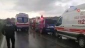 МИНИБУС ПУН ТУРИСТА ИЗЛЕТЕО СА ПУТА, БРОЈЕ СЕ МРТВИ: Језив снимак са лица места, стравичан удес у Турској