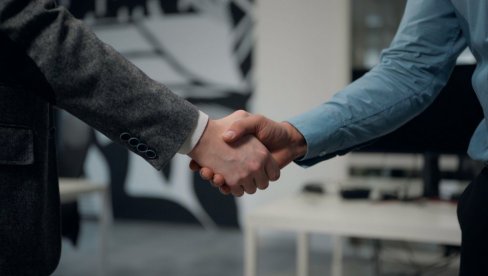 РАДНИ ОДНОС У ДРУГОМ ПРИВРЕДНОМ ДРУШТВУ: Да ли се плаћају доприноси за власника који је запослен у другој фирми као радник?