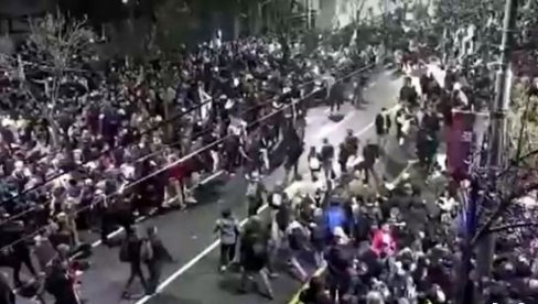 ФАБИКОВАНА ПРИЧА ЗВУЧНИ ТОП: Лаж која је служила блокадерима за изазивање нереда на улицама и подстрекивање на грађански рат