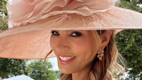 МАРИЈАНА МАТЕУС ОДУШЕВИЛА КРАЉЕВСКУ ПОРОДИЦУ: Ево како је доскочила строгом бонтону- само огрлицу платила 12.000 евра! (ФОТО)