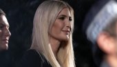 ЗАВОДЉИВА ПОЗА И ИСКЛЕСАНИ ТРБУШЊАЦИ: Иванка Трамп (44) позира у бикинију (ФОТО)